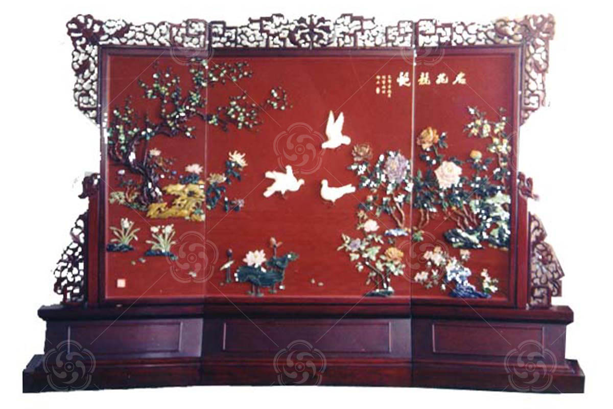 雕漆嵌玉《名花競(jìng)艷》地屏精品簡(jiǎn)介